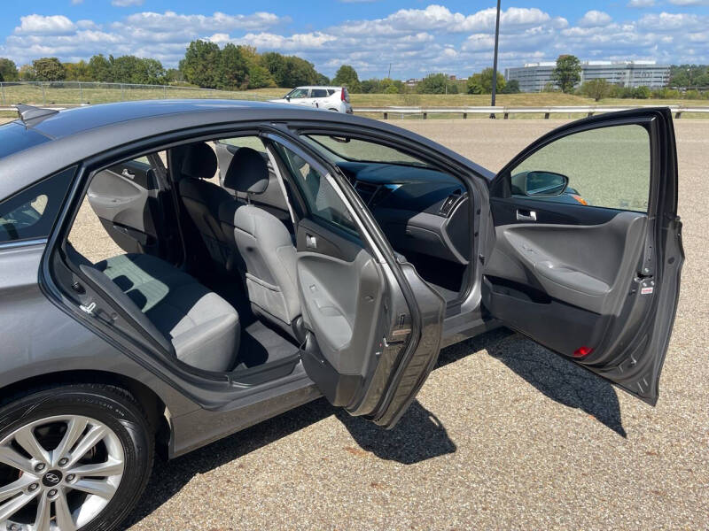 2013 Hyundai Sonata GLS photo 13