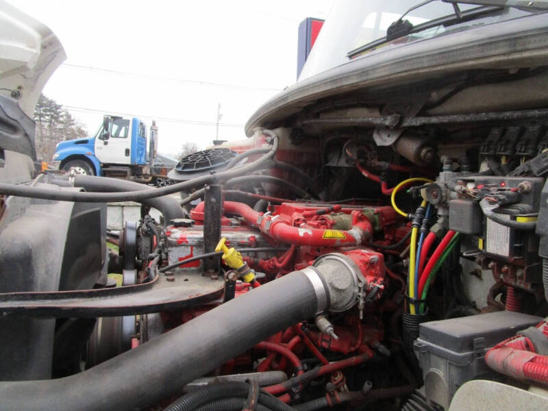 2016 Freightliner ISL 9 330