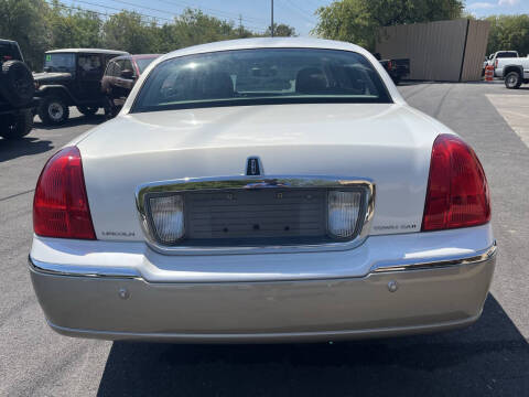 2003 Lincoln Town Car Signature