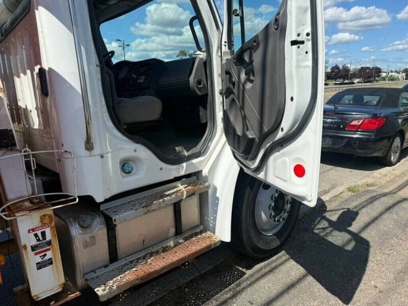 2007 Freightliner M2 106