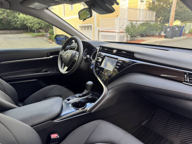 2020 Toyota Camry Hybrid LE