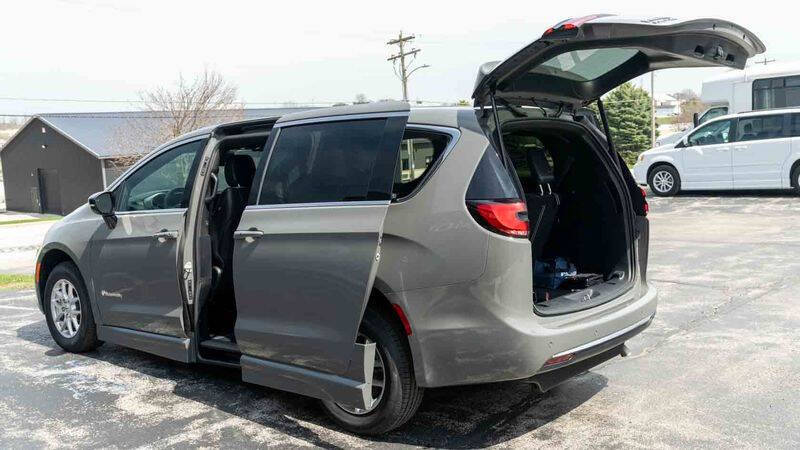2025 Chrysler Pacifica Select