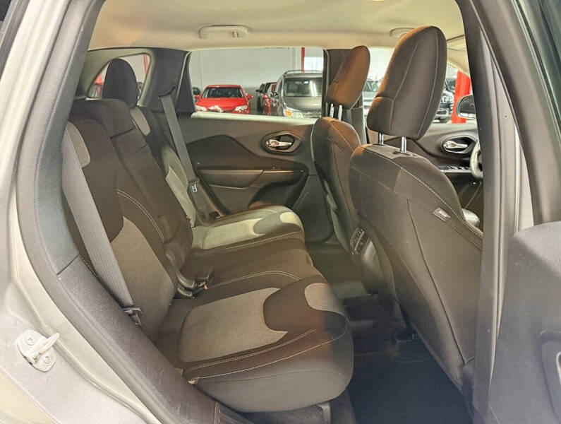 2016 Jeep Cherokee Sport