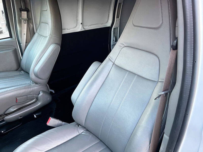 2025 Chevrolet Express 2500