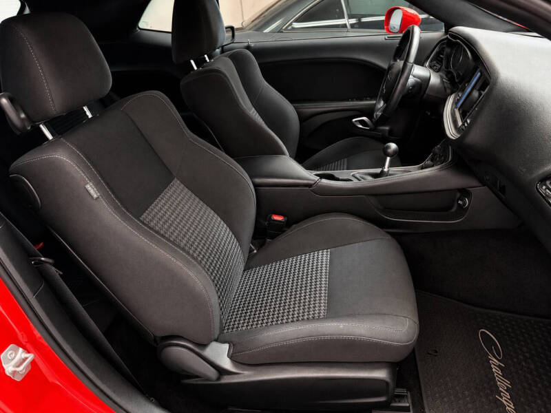 2018 Dodge Challenger R/T Shaker