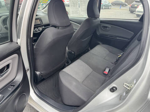 2016 Toyota Yaris 5-Door LE