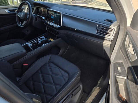 2025 Volkswagen Atlas Cross Sport SE 4Motion