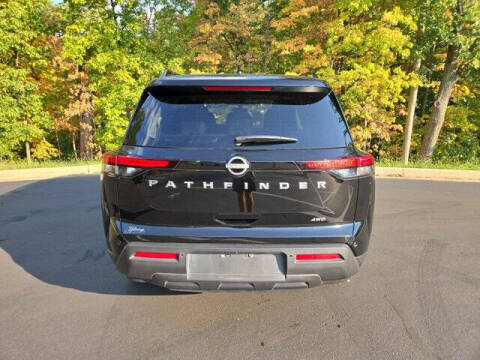 2025 Nissan Pathfinder SV