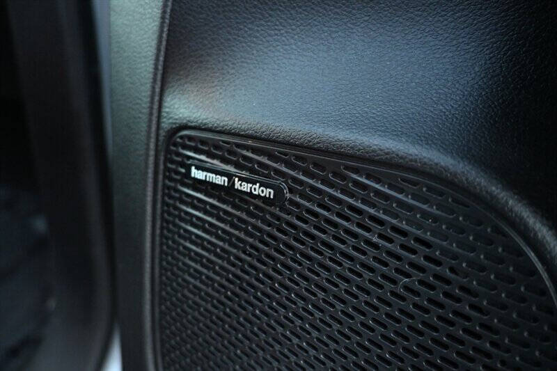 2020 Chrysler Pacifica Hybrid Limited Red S