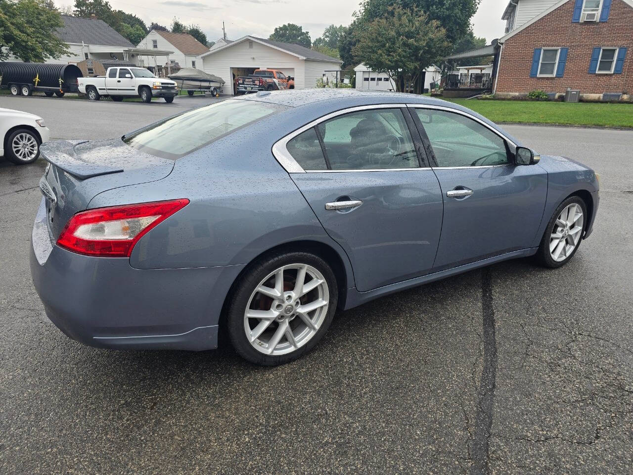 2010 Nissan Maxima for sale at QUEENSGATE AUTO SALES in York, PA