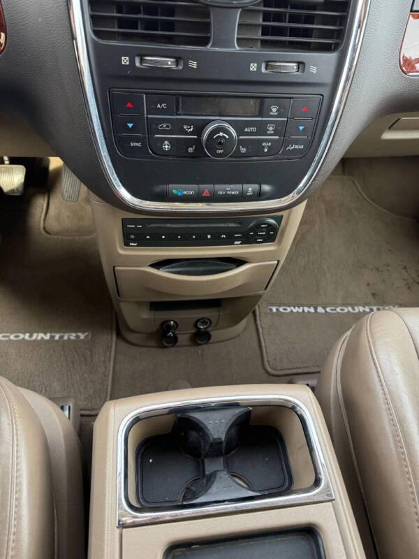 2013 Chrysler Town and Country Limited