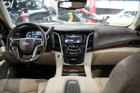 2016 Cadillac Escalade Luxury Collection