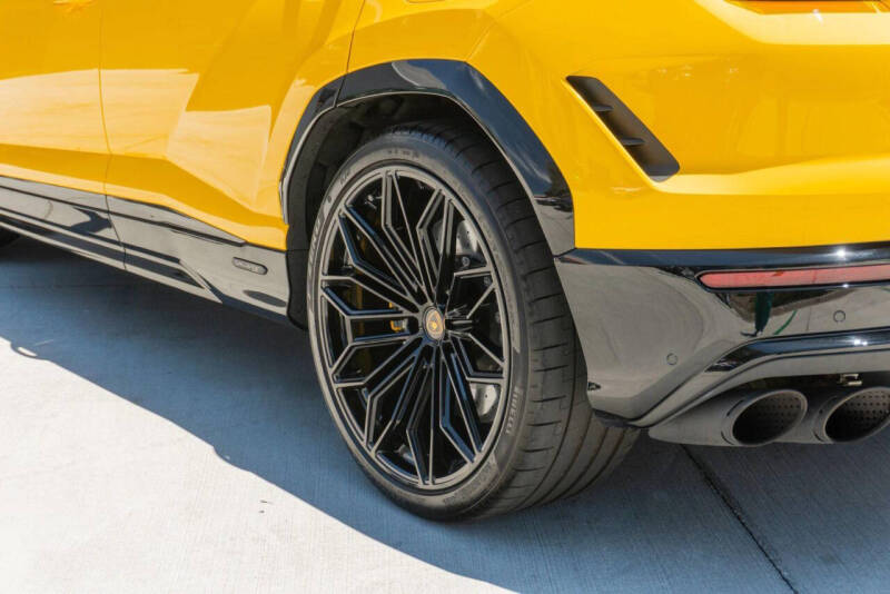 2025 Lamborghini Urus SE