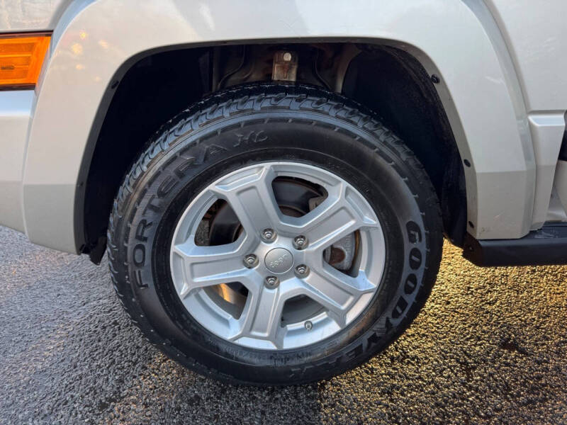 2008 Jeep Commander Sport