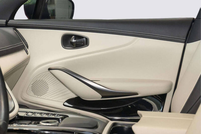2024 Aston Martin DBX