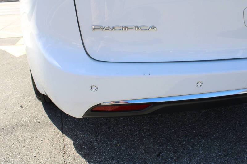2018 Chrysler Pacifica Touring L Plus