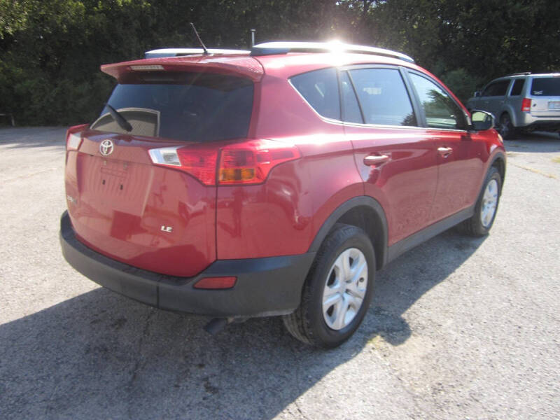 2014 Toyota RAV4 LE photo 3