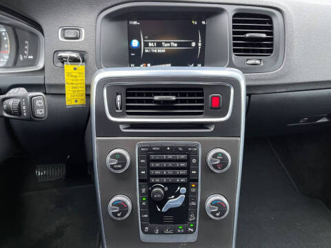 2016 Volvo V60 Cross Country T5 Platinum