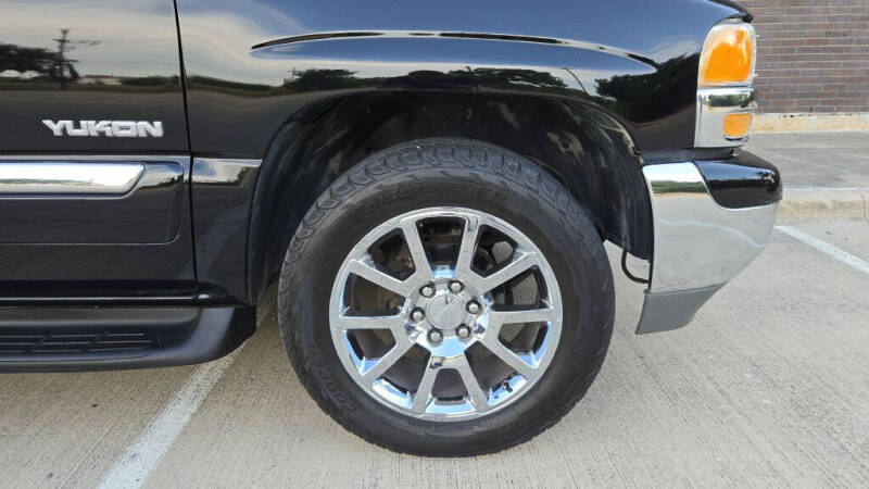 2004 GMC Yukon SLE - Photo 13