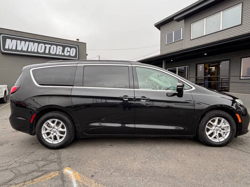 2022 Chrysler Pacifica Touring L