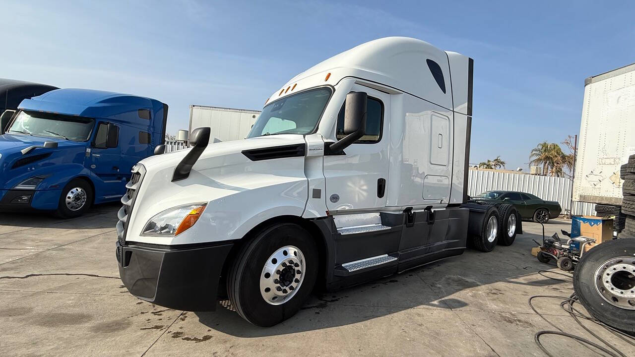 2020 Freightliner Cascadia for sale at KING TRUCK TRAILER SALES in Bakersfield, CA