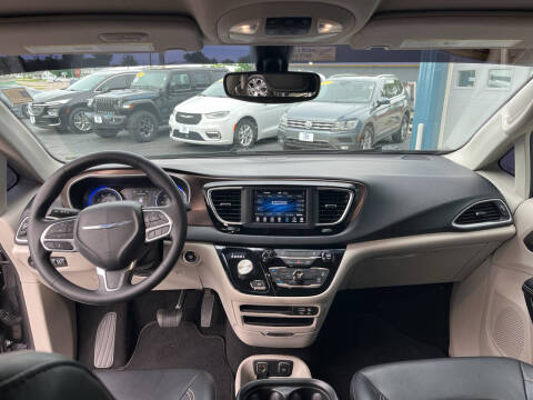 2020 Chrysler Voyager LXi