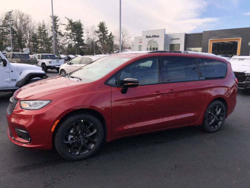 2026 Chrysler Pacifica Select