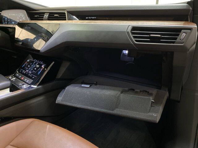 2022 Audi e-tron quattro Premium