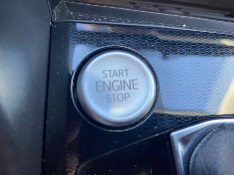 2025 Volkswagen Taos SE Black 4Motion