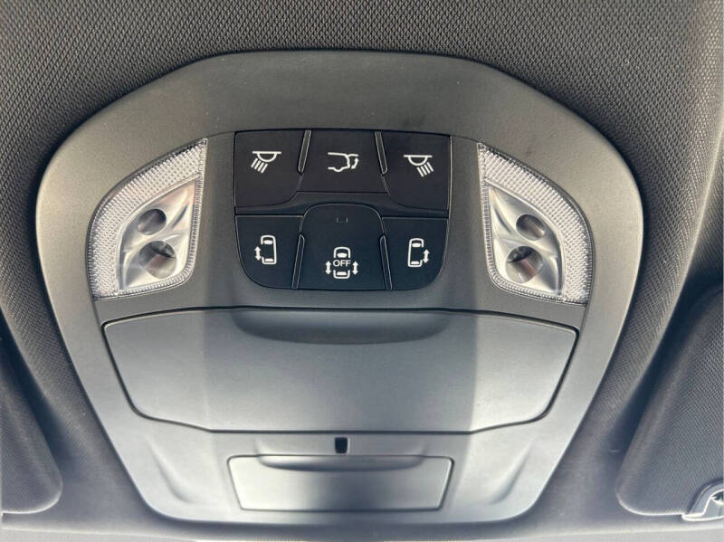 2027 Chrysler Pacifica LX