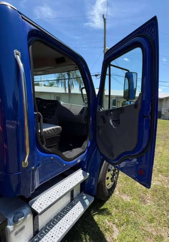 2020 Freightliner M2 106