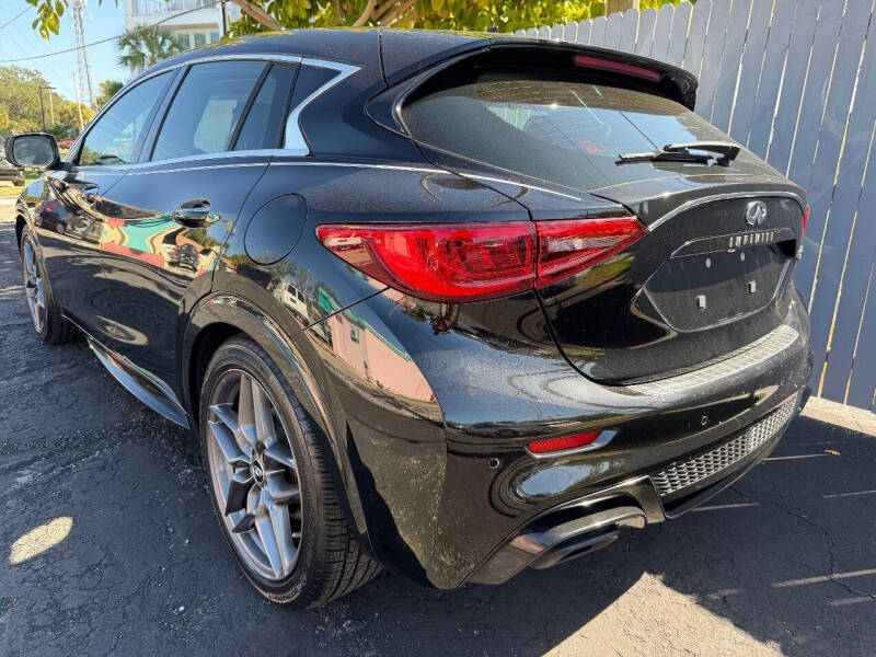 2017 Infiniti QX30 Sport