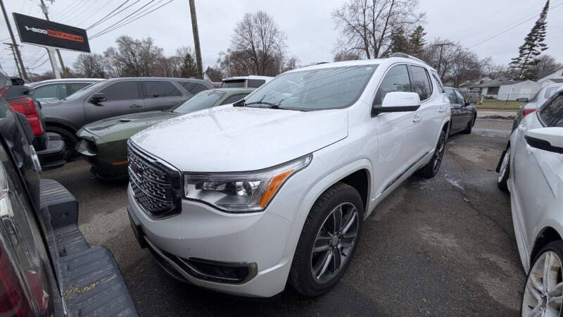 2017 GMC Acadia Denali's photo