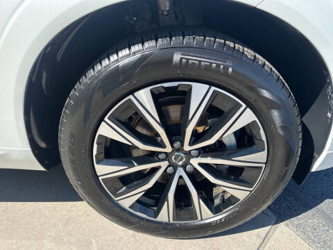 2025 Volvo XC60 B5 Plus Dark Theme