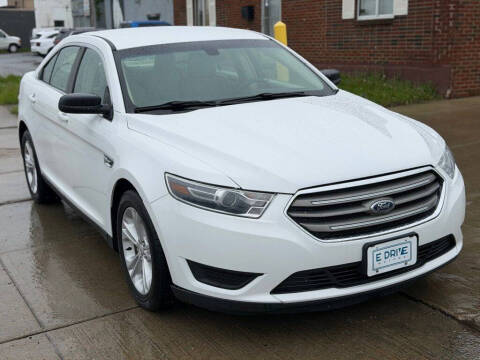 2017 Ford Taurus SE