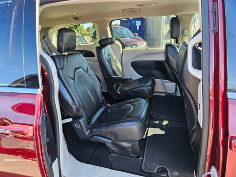 2017 Chrysler Pacifica Touring-L