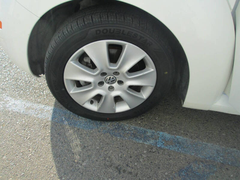 2009 Volkswagen New Beetle Base PZEV