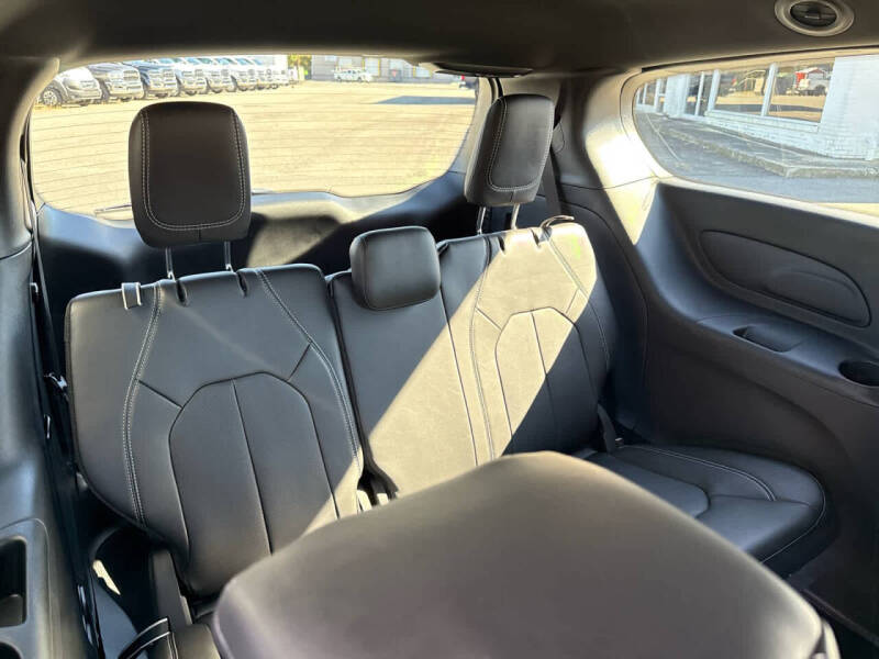 2026 Chrysler Voyager LX