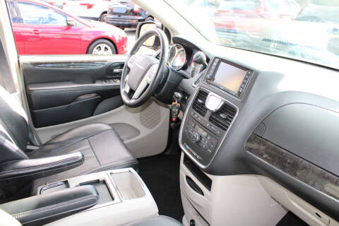 2016 Chrysler Town and Country Touring