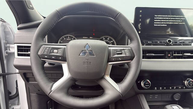 2026 Mitsubishi Outlander LE