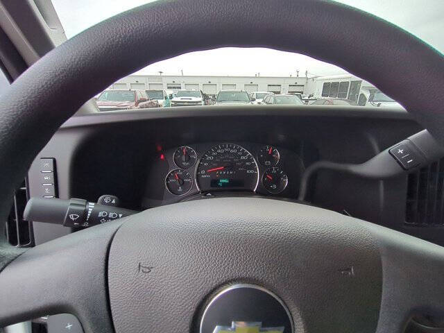 2025 Chevrolet Express 2500