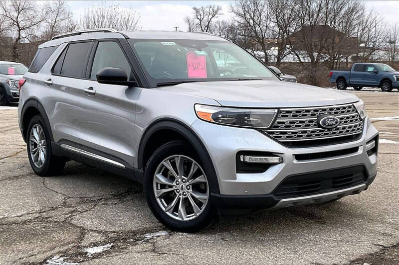 2023 Ford Explorer Limited's photo