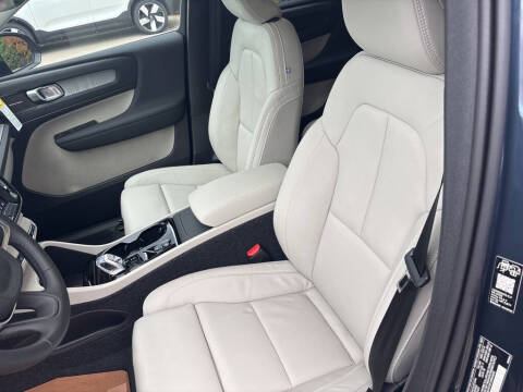 2026 Volvo XC40 B5 Plus