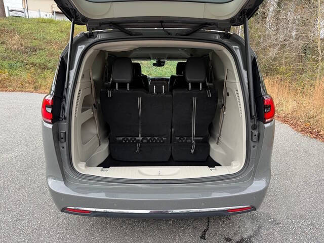 2022 Chrysler Pacifica Touring L