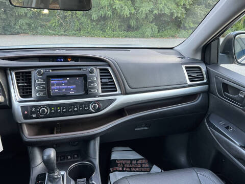 2015 Toyota Highlander LE