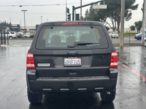 2011 Ford Escape XLS