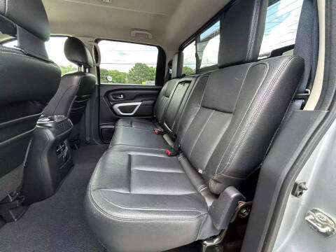 2017 Nissan Titan SV