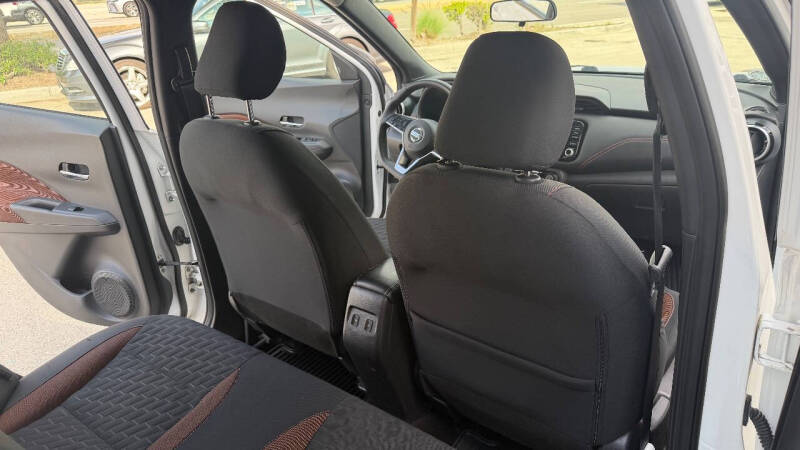 2021 Nissan Kicks SR