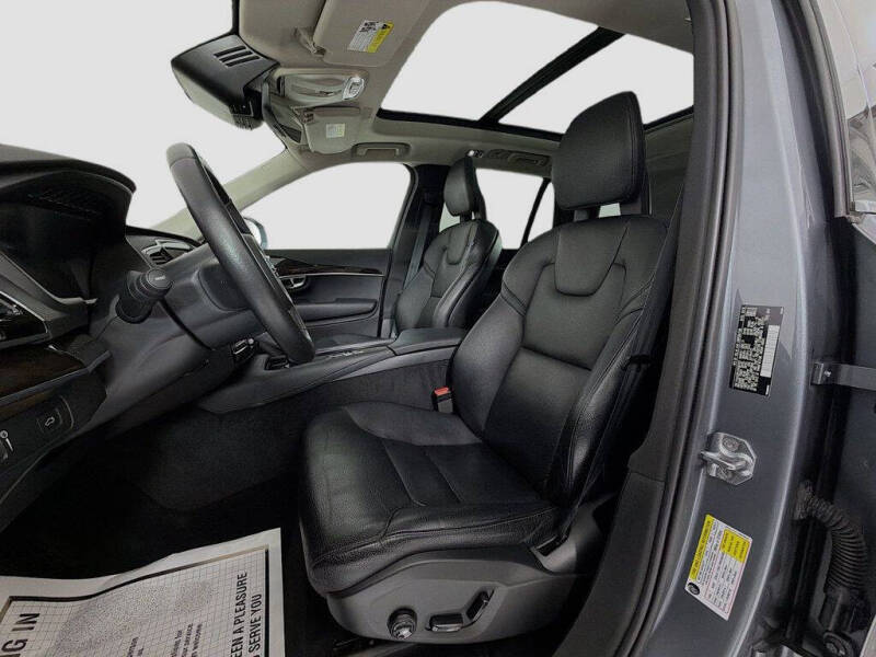 2016 Volvo XC90 T6 Momentum