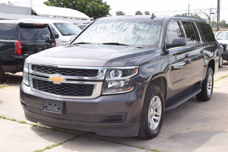 2016 Chevrolet Suburban LS's photo